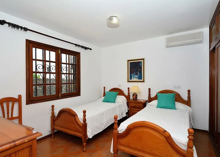 3br House - Solarium & Shower Terrace